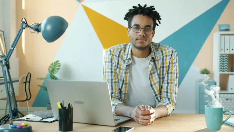 A Day in the Life of an Electronic Government Services Agent