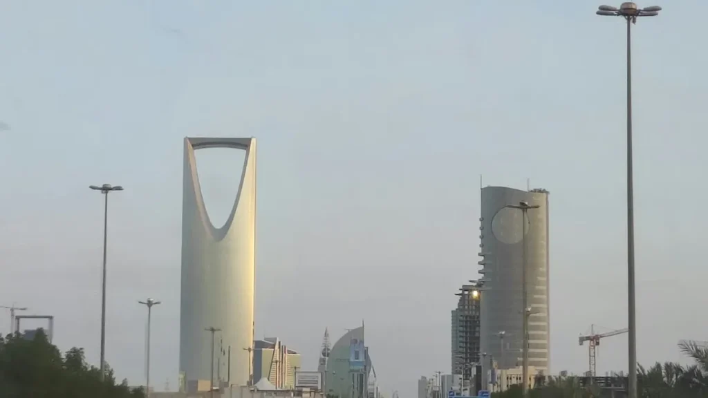 Road in Riyadh with the Kingdom Centre tower, where traffic violations are recorded by cameras