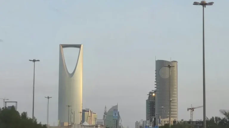 Traffic Violation Check in Saudi Arabia (2026): Pay, Extend and Dispute Fines on Absher